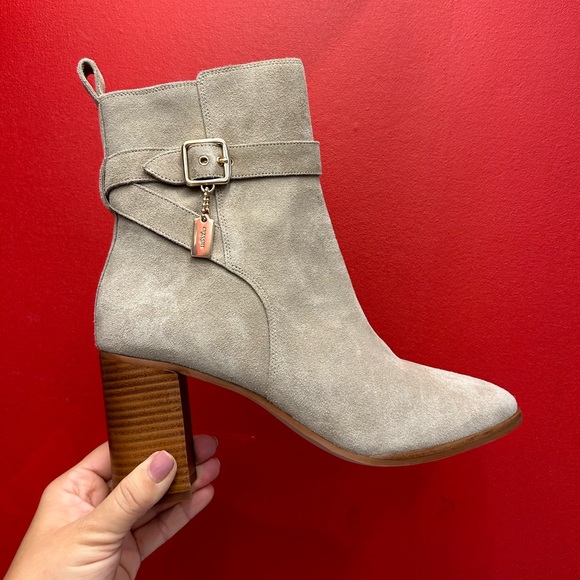 NWT COACH Olivia Suede Ankle Booties Color: OATMEAL Size 10 - Picture 3 of 16